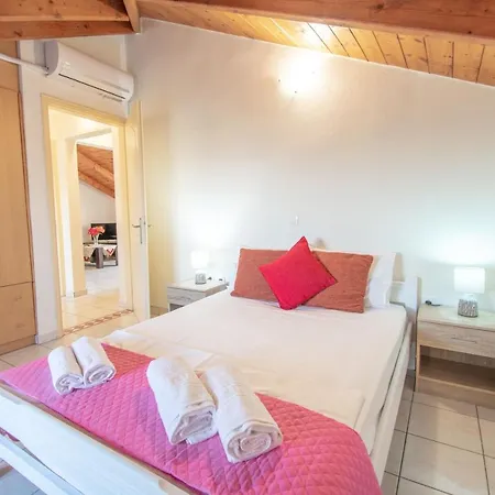 Brunswick - Pool & Beach Apartment *